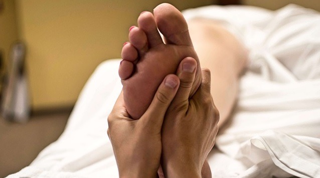 titik-titik refleksi tangan dan kaki